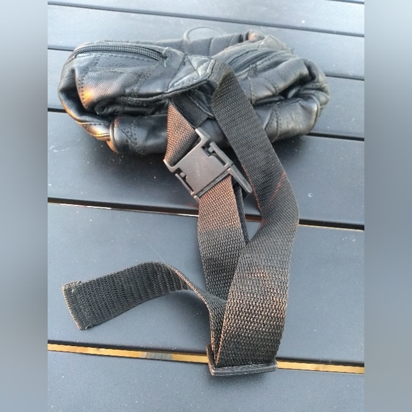 Four Vintage Purses, Various Styles, Fanny Pack, Evening Bag, Crossbody,… - Picture 9 of 14